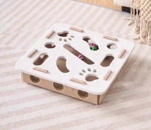 Interaktywna Skrzynia Zabaw dla Kota – Drewniana Mata Edukacyjna z Piłeczkami, 30x30 cm