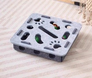 Interaktywna Skrzynia Zabaw dla Kota – Drewniana Mata Edukacyjna z Piłeczkami, 30x30 cm